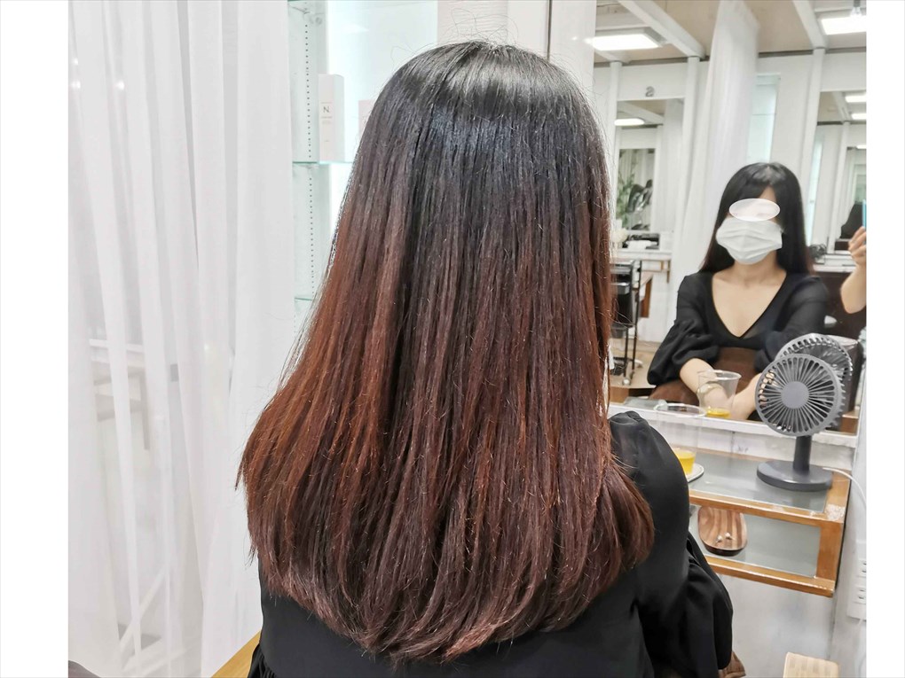 東京恵比寿大人の美容院Ref hairの髪質改善コースのヘアアイロン工程